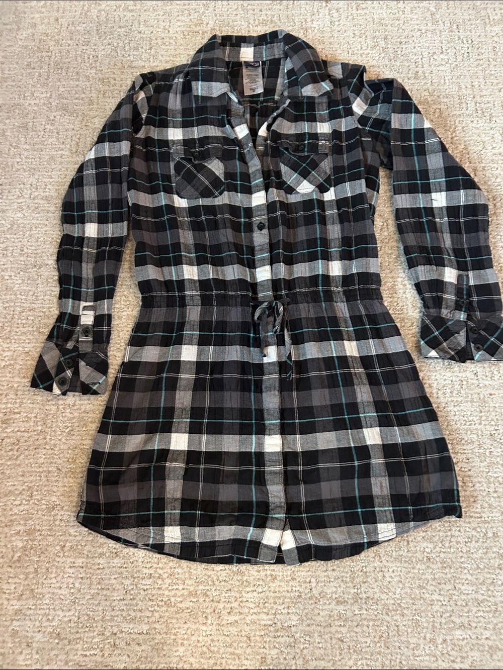 Patagonia Gray and black plaid tie waist dress with blue stripe